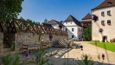 Nádvoří hradu Nové Hrady, foto Jarmila Sajtlová, léto 2022